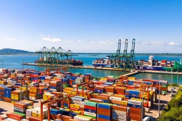 Porto Itapoá atinge 10 milhões de TEUs e lidera movimentação no Sul do Brasil