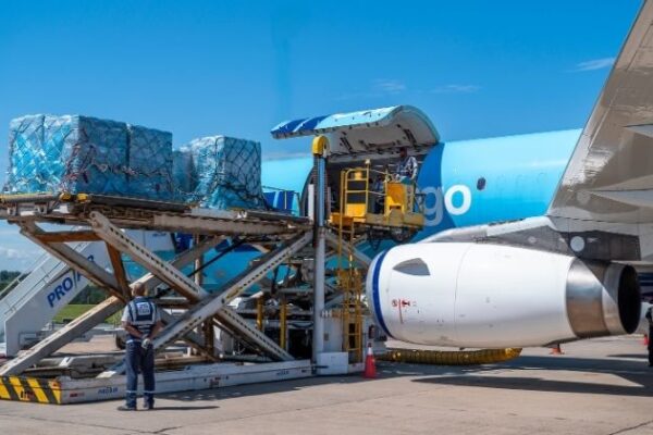Azul Cargo tem aumento de entregas com alta de 1.200% no transporte de vestuário no segundo trimestre