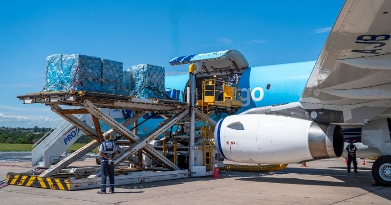 Azul Cargo tem aumento de entregas com alta de 1.200% no transporte de vestuário no segundo trimestre
