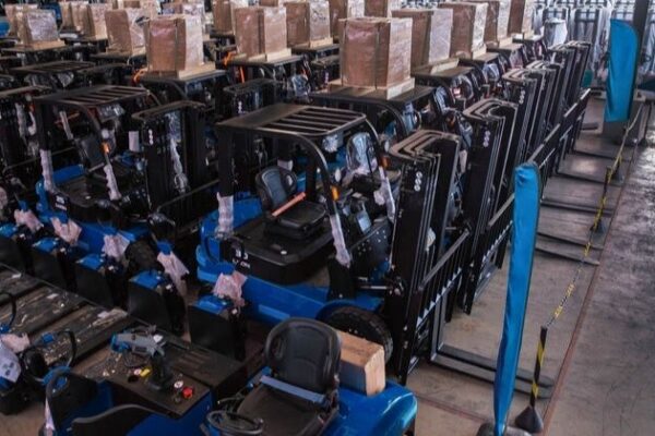 Boom do e-commerce impulsiona mercado de empilhadeiras e acelera modernização logística no Brasil, comenta Tria