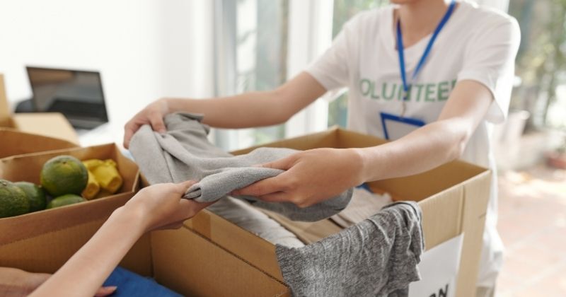 Clique Retire transforma smart lockers em pontos de coleta para campanha do agasalho