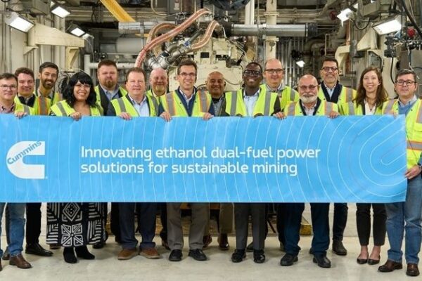 Cummins testa motor bicombustível com Vale e Komatsu para descarbonização da mineração