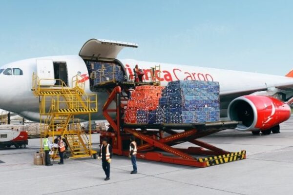 Avianca Cargo, The Queen’s Flowers e Repsol firmam 1º acordo de SAF Book and Claim na América do Sul