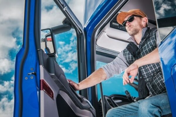 Falta de mão de obra no setor de Transportes aumenta necessidade de qualificação, mostra SETCEPAR