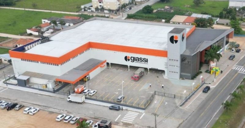 Giassi Supermercados adota inteligência artificial e melhora desempenho logístico com plataforma Envoy
