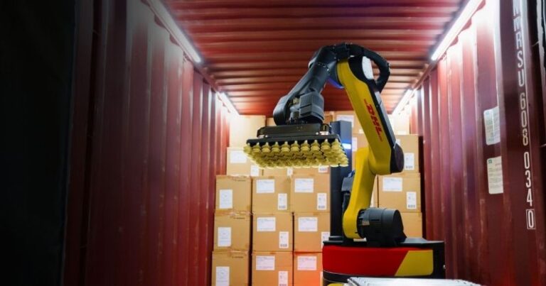 Grupo DHL expande automação com mais de 1.000 robôs Stretch Grupo DHL acelera automação logística com robôs Stretch da Boston Dynamics