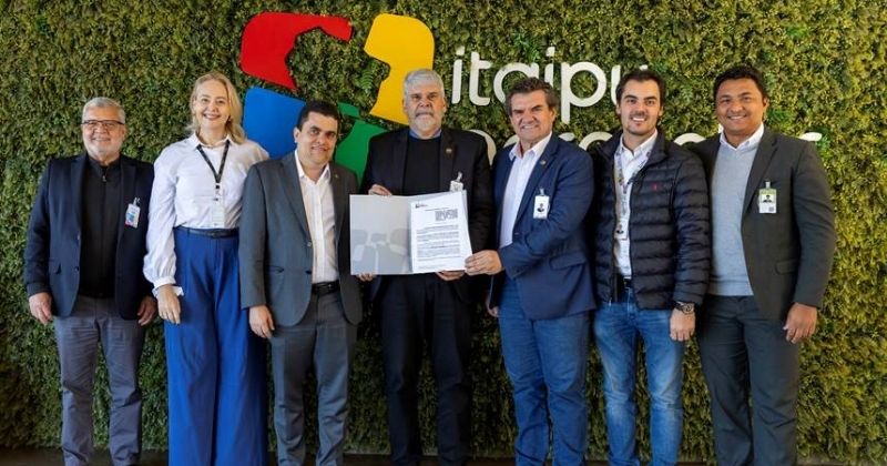 Infraero e Itaipu Parquetec firmam parceria para modernizar aeroportos regionais no Paraná