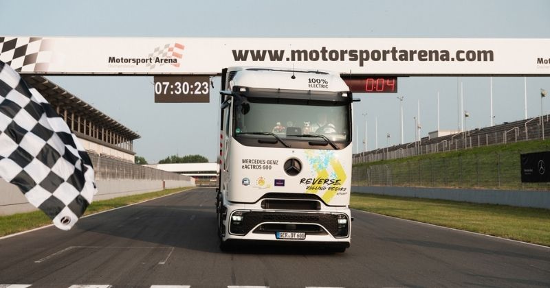 Mercedes-Benz eActros 600 bate recorde mundial em marcha à ré com caminhão elétrico