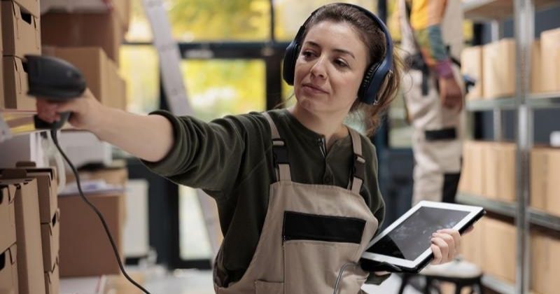 Speak2Go da Seal Sistemas expande voice picking para coletores Android com ganho de 30% em produtividade