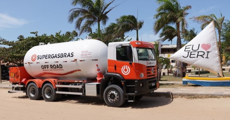 Supergasbras leva GLP a granel a Jericoacoara com caminhão off-road