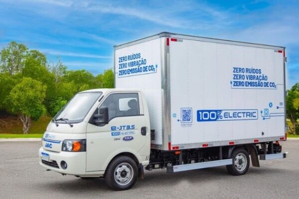 VUC elétrico JAC E-J T3,5 pode reduzir até R$ 18 mil por ano em custos operacionais