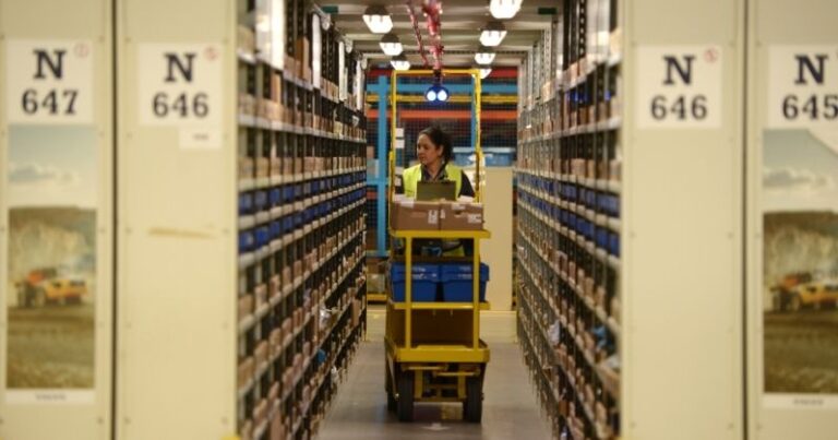 Volvo amplia centro de distribuição no Brasil e eleva capacidade para 65 mil posições de armazenagem Volvo amplia centro de distribuição no Brasil e eleva capacidade para 65 mil posições de armazenagem