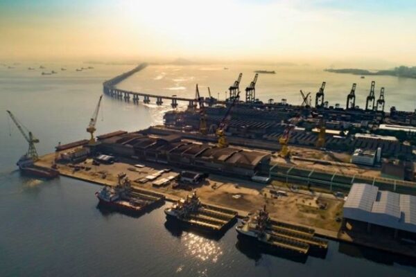 Wilson Sons adota energia 100% renovável na Base Rio e evita emissão de 22 toneladas de CO₂ por ano