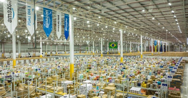Amazon celebra 200 polos logísticos no Brasil e amplia programas para entregas rápidas pelo país