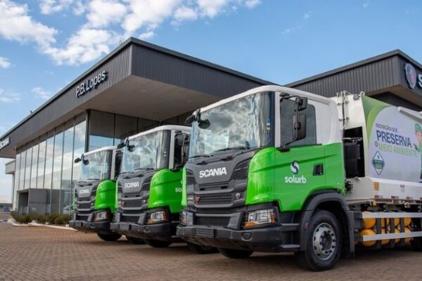 Campo Grande adota caminhões da Scania movidos a gás natural na coleta urbana