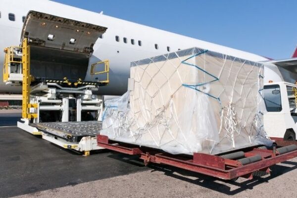 Demanda global por transporte aéreo de carga cresce 2,2% em maio, segundo IATA