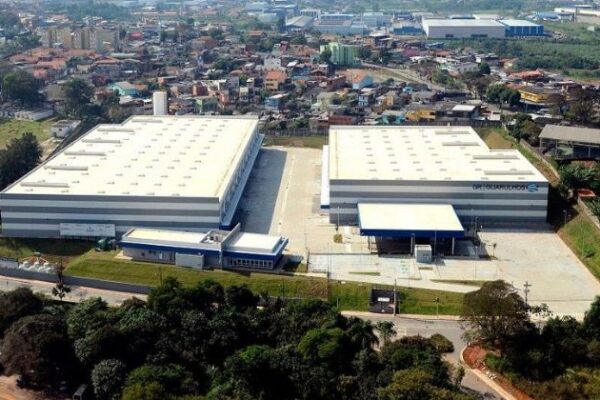 Mercado logístico brasileiro alcança 28,8 milhões de metros quadrados e mantém ritmo no 2º trimestre, aponta Colliers
