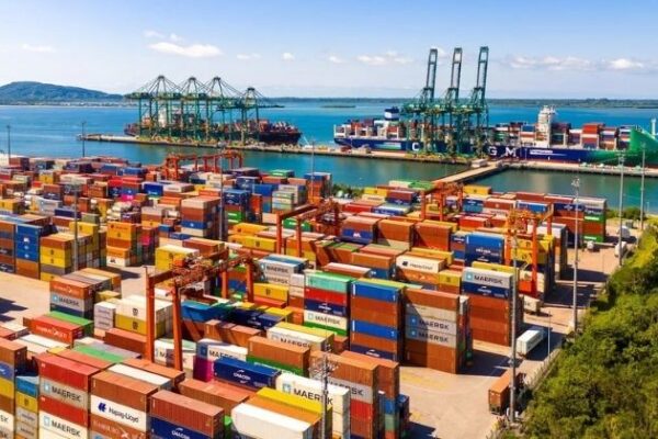 Portos brasileiros fortalecem comércio exterior com união entre Estado e empresas