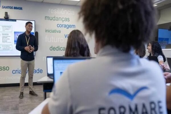 Santos Brasil abre 25 vagas em curso gratuito de qualificação profissional no Guarujá