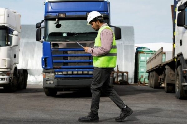 Seguro RC-V obrigatório traz mais segurança jurídica e patrimonial para transportadoras e caminhoneiros, alertam Roadcard e Pamcary