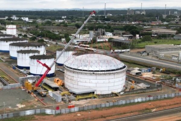 Ultracargo monta domo geodésico de 22 t em tanque de 20.000 m³ em Paulínia