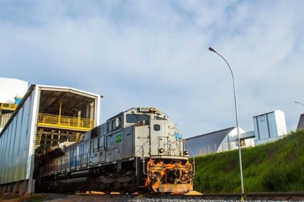 VLI investe R$ 600 milhões e assume como ATF C na EFVM para transporte de carga geral
