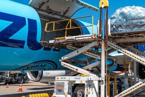 Azul Cargo Express completa 16 anos com novas rotas internacionais e foco no e-commerce