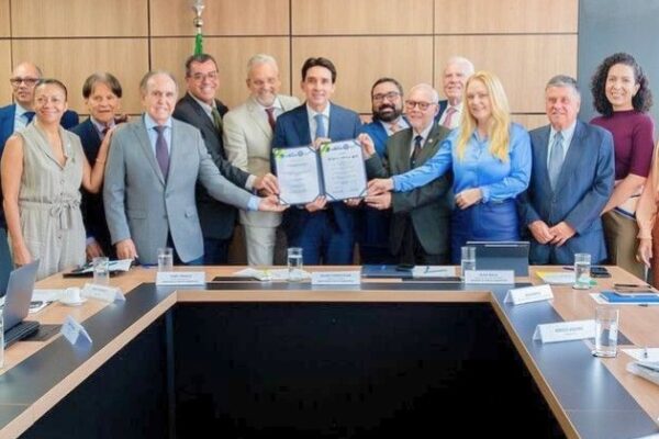 ABTP firma acordo histórico pela modernização portuária no Projeto de Lei 733/