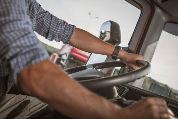 Sinaceg alerta para risco de apagão logístico por falta de motoristas qualificados no transporte rodoviário