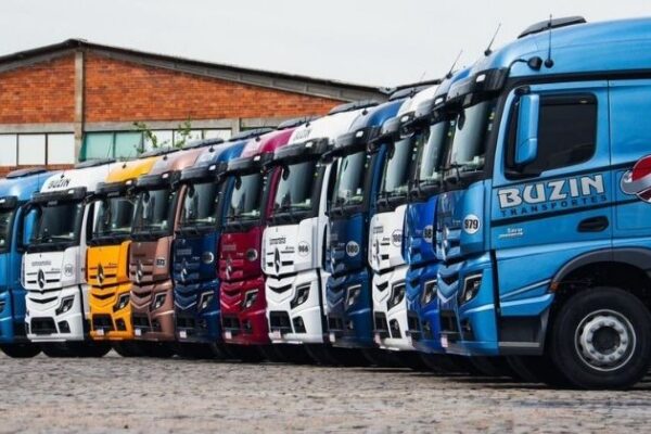 Buzin Transportes amplia frota com 20 caminhões Mercedes-Benz Actros em investimento de R$ 25 milhões