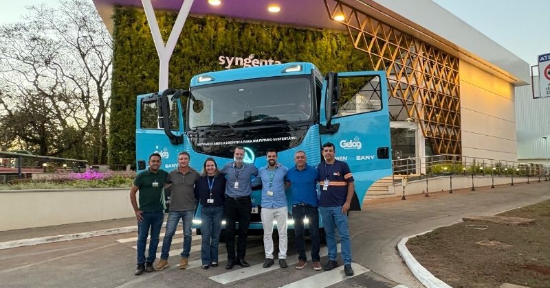 Gelog e Syngenta realizam primeiro transporte de contêiner em caminhão elétrico pela Serra da Anchieta