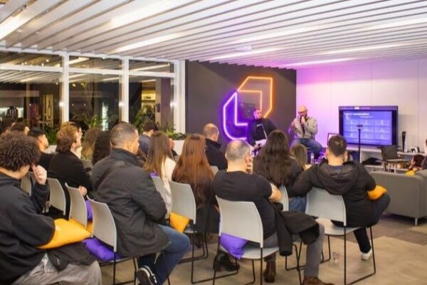 Logcomex promove evento gratuito sobre inteligência artificial e produtos digitais em Curitiba