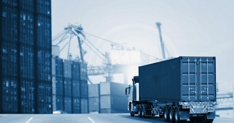 Tarifas dos EUA já impactam transporte de cargas e logística, mostra NTC&Logística