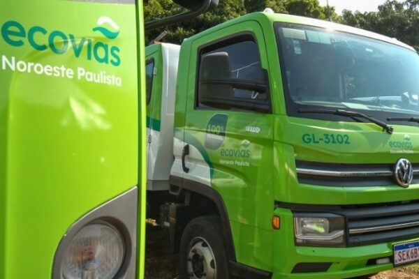Volkswagen Caminhões e Ônibus e EcoRodovias iniciam testes com biocombustível B100 100% vegetal em São Paulo