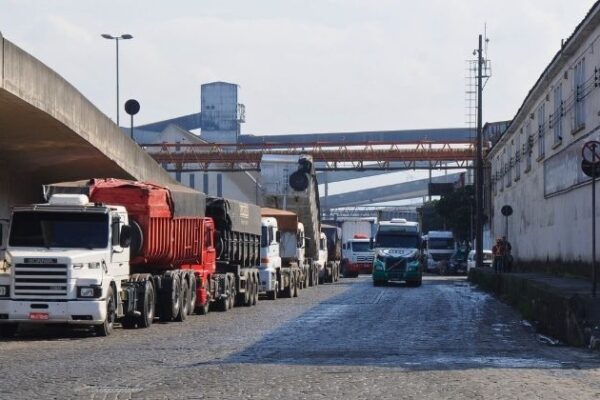 APS lança licitações para construção de condomínios logísticos com pátios de caminhões no Porto de Santos