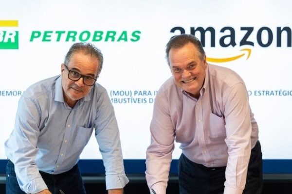 Amazon Brasil e Petrobras anunciam parceria em combustíveis de baixo carbono