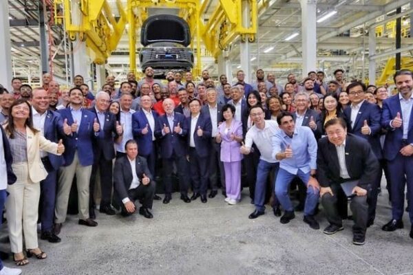 BYD inaugura fábrica em Camaçari (BA) e lança carro super-híbrido plug-in flex