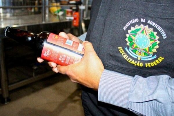 Importadores rejeitam bebidas brasileiras após casos de metanol, alerta Anffa Sindical