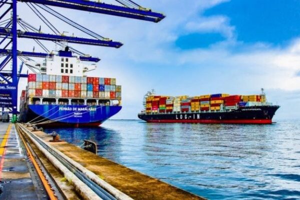 Movimentação portuária bate recorde, mesmo após tarifaço