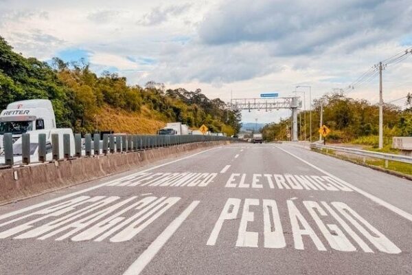 Pedágio eletrônico Siga Fácil começa a operar nas rodovias do Alto Tietê, Baixada Santista e Vale do Ribeira