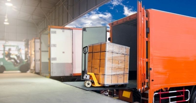 Transportadoras enfrentam aumento de pedidos de recuperação judicial com juros altos e custos crescentes, comenta IET