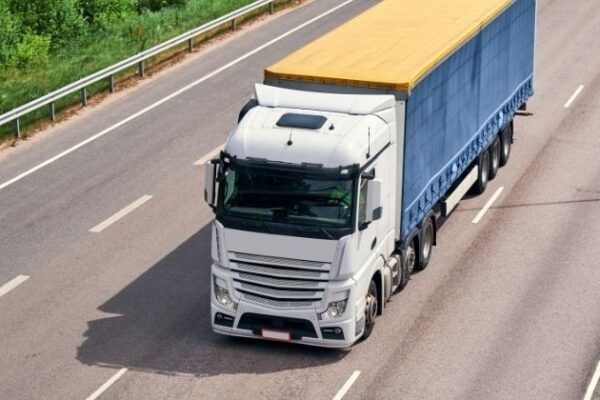 Transporte mantém trajetória de crescimento, mas ritmo desacelera, aponta Boletim da CNT