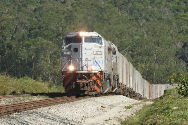 VLI e Tereos realizam primeira operação ferroviária de açúcar com compensação de carbono no Brasil