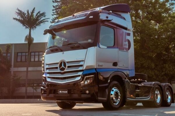 Mercedes-Benz lança Actros Evolution Série Especial 15 anos com motor de 530 cavalos e pacote completo de segurança