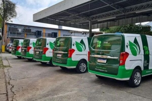 Amazon amplia entregas sustentáveis com veículos elétricos