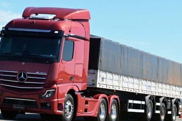 Gincana do Caminhoneiro encerra etapas de 2025 e integra ações da Caravana do Extrapesado da Mercedes-Benz