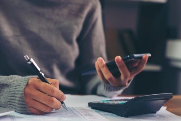 Reforma tributária pode triplicar impostos para o setor logístico, mostra levantamento da TruckPag