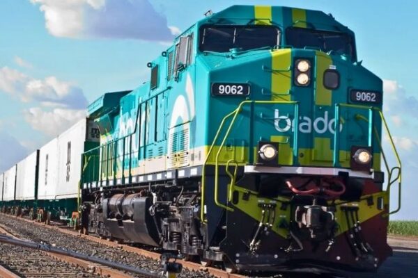 Brado inaugura rota ferroviária de 2,7 mil km e conecta Sudeste ao Norte e Nordeste