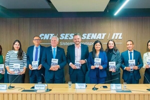 Diagnóstico inédito sobre seguros portuários revela entraves e riscos climáticos em terminais autorizados