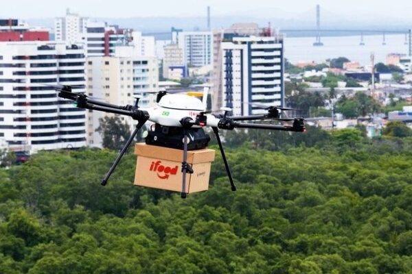 Entrega por drone supera 600 pedidos e amplia operação do iFood em Sergipe (AL)